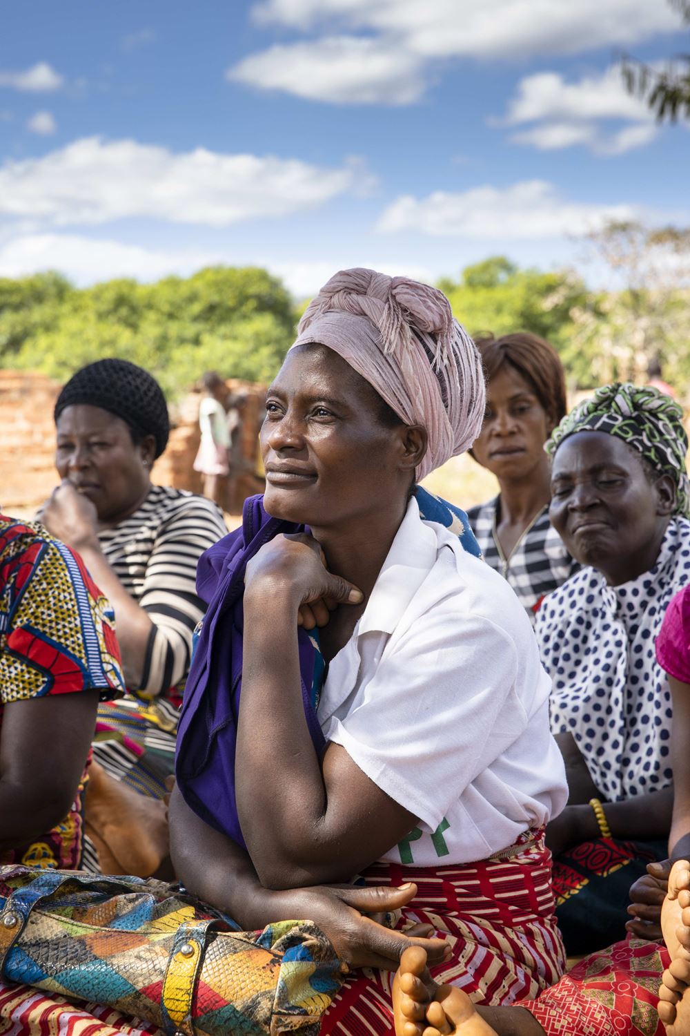 Frauen einer Selbsthilfegruppe sitzen zusammen. (Quelle:Kindernothilfe) Frauen einer Selbsthilfegruppe sitzen zusammen. (Quelle:Kindernothilfe)