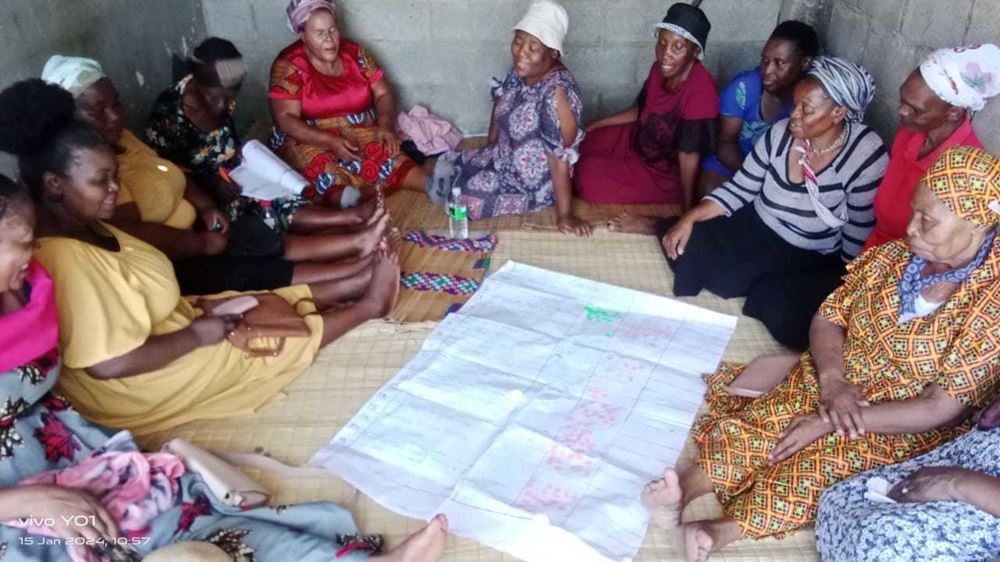 Treffen einer Selbsthilfegruppe in Südafrika (Quelle: Kindernothilfe-Partner)  Treffen einer Selbsthilfegruppe in Südafrika (Quelle: Kindernothilfe-Partner)