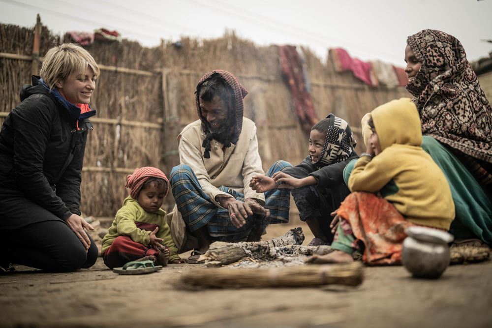 Sabine Heinrich mit Bewohnern der Projektregion (Quelle: Jakob Studnar) Sabine Heinrich mit Bewohnern der Projektregion (Quelle: Jakob Studnar)