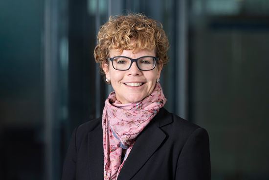 Porträtfoto Deborah Berra, Geschäftsführerin Kindernothilfe Schweiz (Quelle: Linda Pollari)