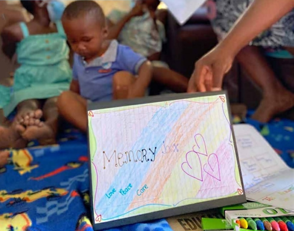 Eine Memory Box fuer Bandile (Quelle: Anne Becker) Eine Memory Box fuer Bandile (Quelle: Anne Becker)