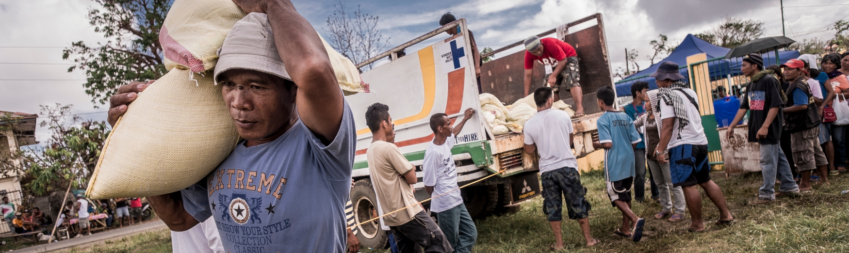 Nahrungsmittelverteilung bei einer Dürre in Äthiopien. (Quelle: Girmay Tilahun) Nahrungsmittelverteilung bei einer Dürre in Äthiopien. (Quelle: Girmay Tilahun)